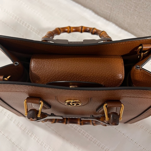 Gucci Diana Small Tote - Picture 6 of 11